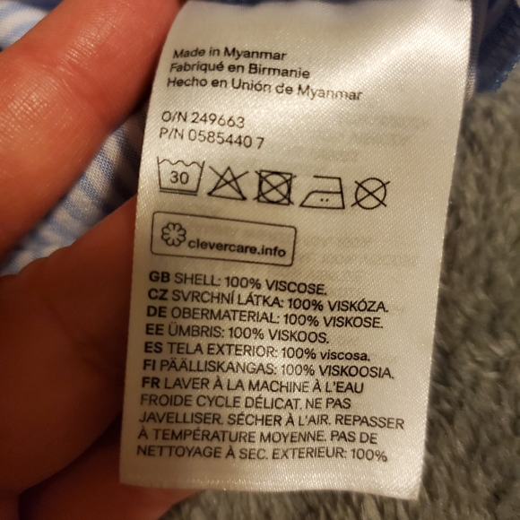 Sleeveless Blouse - Picture 6 of 6